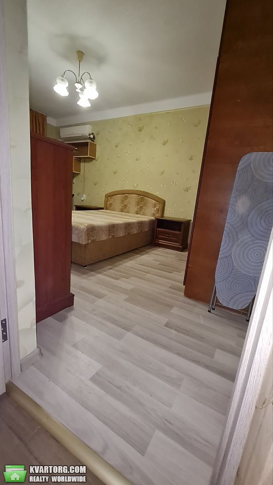 Rent out 2-room apartment. Киев, Салютная — photo 3