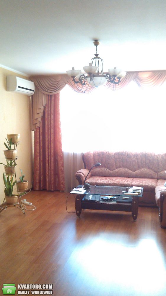 Rent out 2-room apartment. Киев,  Срибнокильская — photo 3