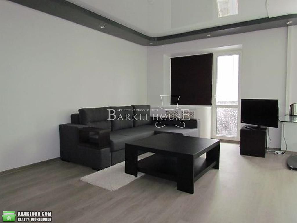 Rent out 2-room apartment. Киев,  Госпитальная — photo 1