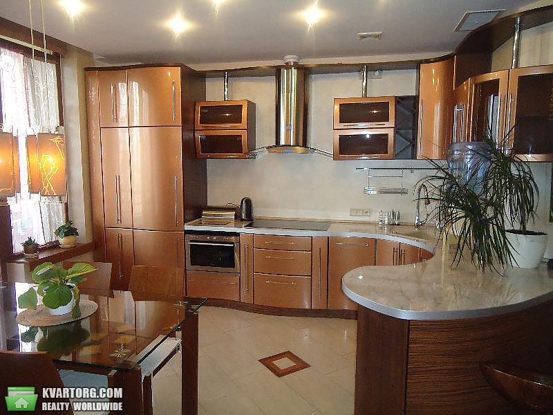 Rent out 2-room apartment. Киев,  Жилянская — photo 4