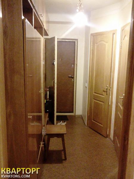 Rent out 2-room apartment. Киев,  Строителей — photo 4