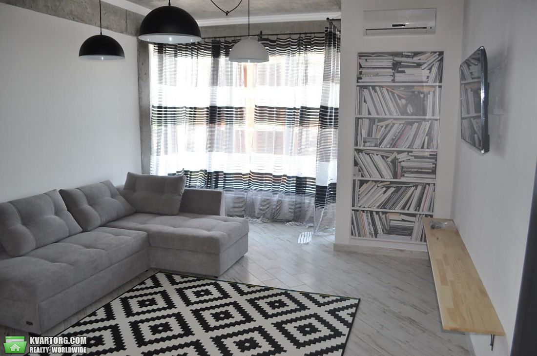 Rent out 2-room apartment. Киев, деловая — photo 1