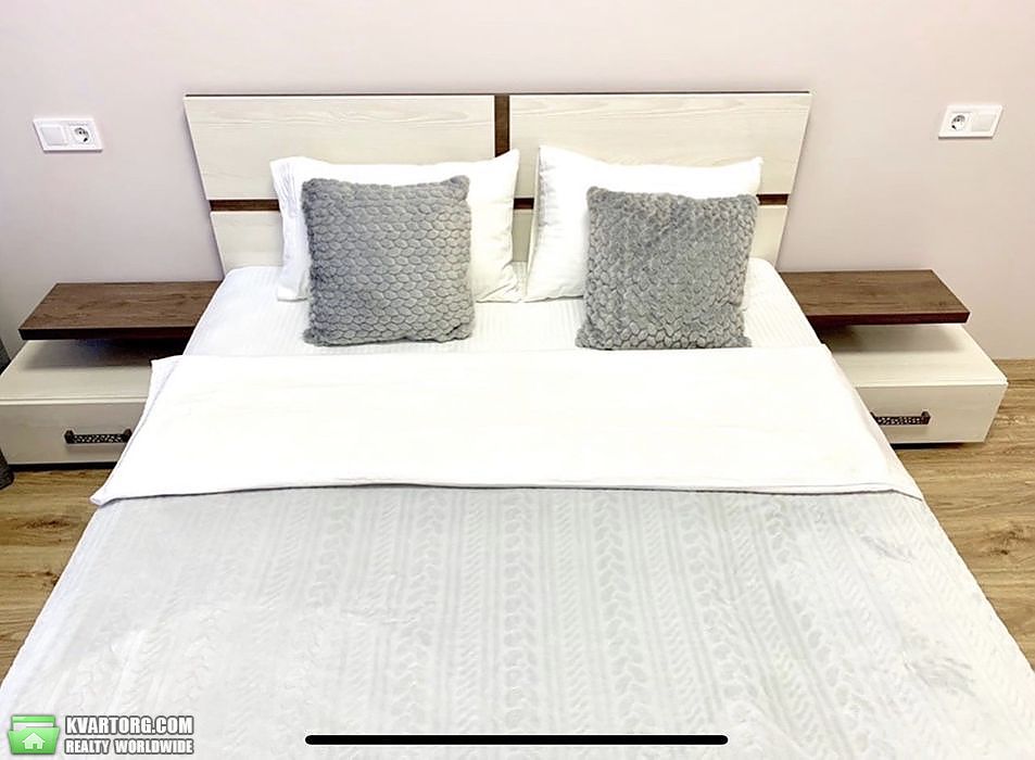 Rent out 2-room apartment. Львов, Чорновола — photo 3