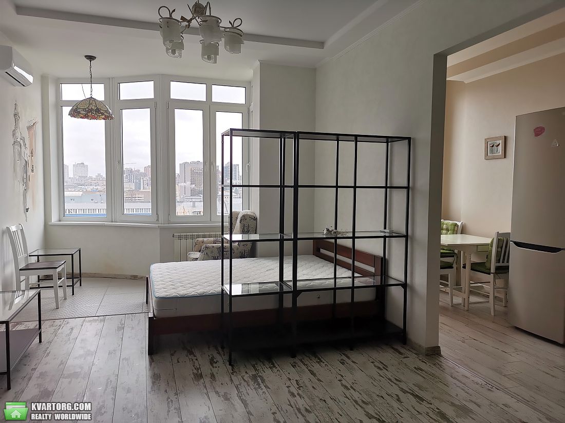 Rent out 1-room apartment. Киев, Жилянська — photo 2