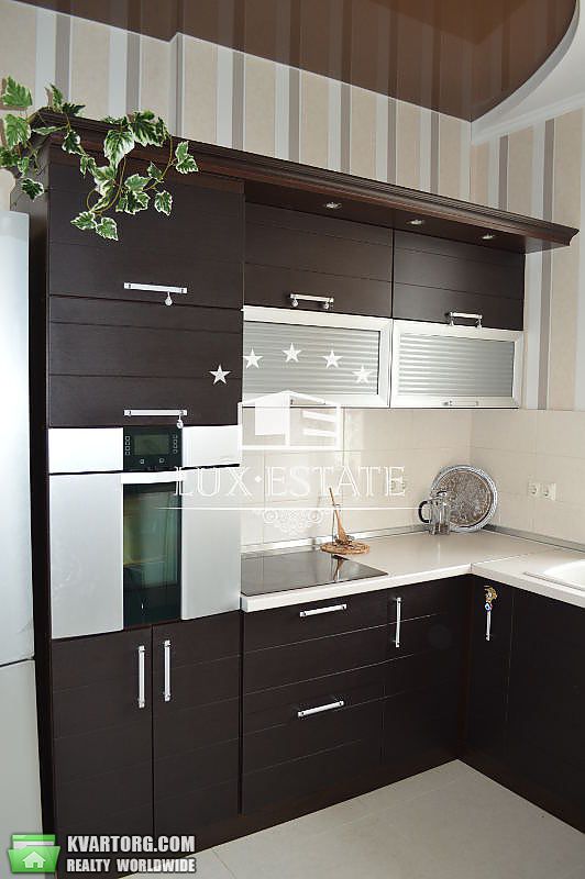 Rent out 3-room apartment. Киев,  Артема — photo 1