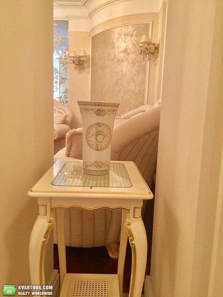 Rent out 3-room apartment. Киев, Звенирецкая — photo 1