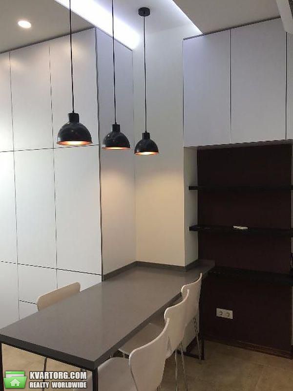 Rent out 1-room apartment. Киев,  Жилянская — photo 4
