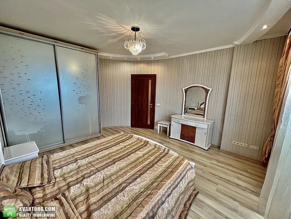 Rent out 2-room apartment. Киев,  Героев Обороны — photo 2
