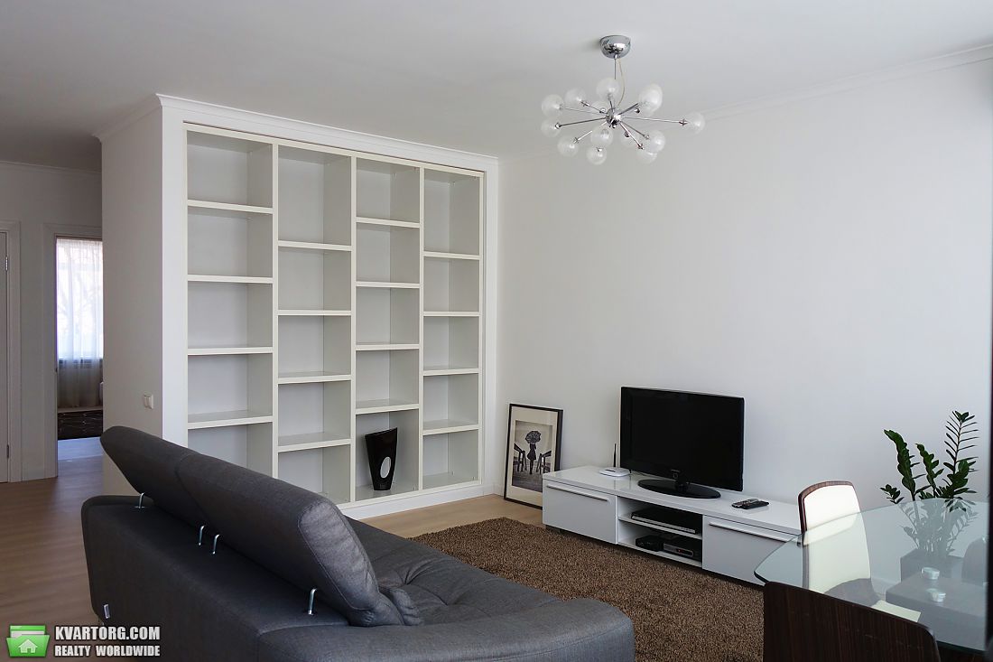 Rent out 3-room apartment. Киев,  Суворова — photo 2