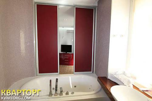 Rent out 2-room apartment. Киев,  Крещатик — photo 9