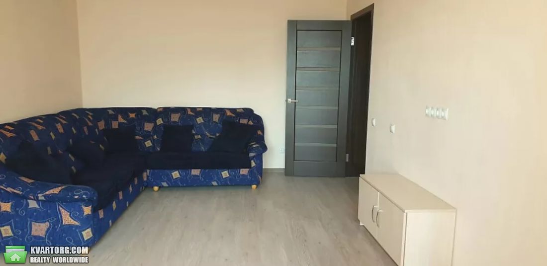 Rent out 3-room apartment. Киев, Лисковская — photo 3
