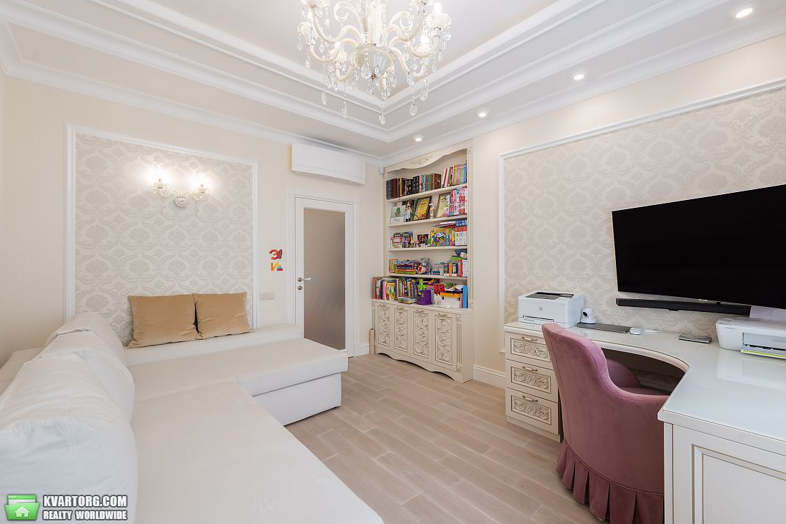 Rent out 4-room apartment. Киев, Драгомирова ул. — photo 1