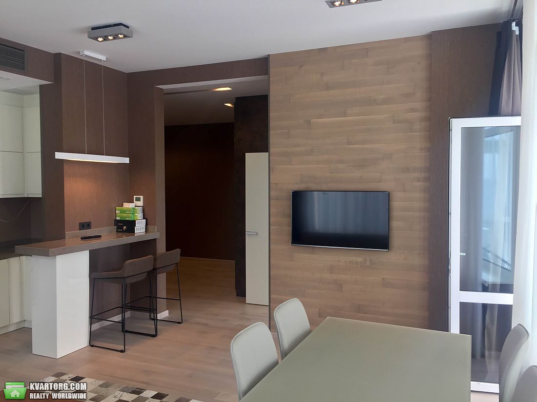 Rent out 3-room apartment. Киев,  Драгомирова — photo 1