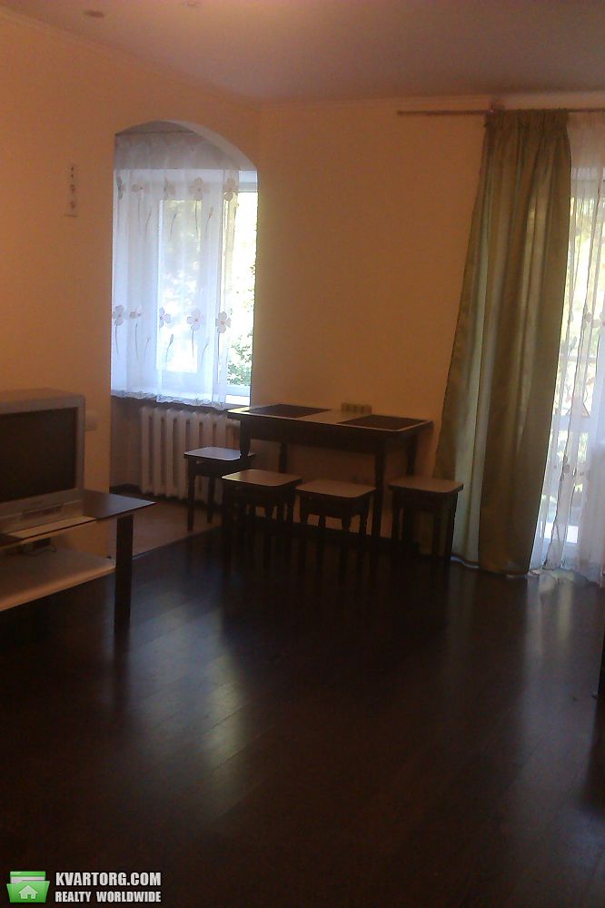 Rent out 1-room apartment. Киев,  Бастионная — photo 1