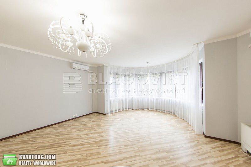 Rent out 4-room apartment. Киев,  Кропивницкого — photo 3