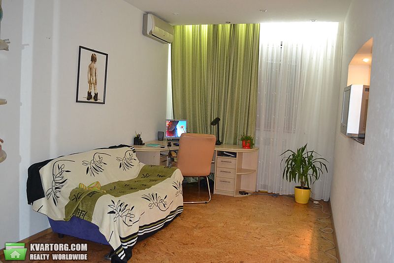 Sell 4-room apartment. Днепропетровск, Клары Цеткин — photo 2
