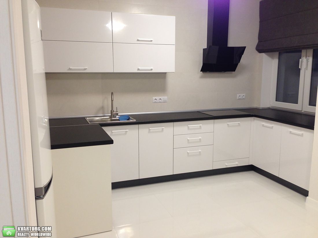 Rent out 2-room apartment. Киев, Комарова космонавта просп — photo 2