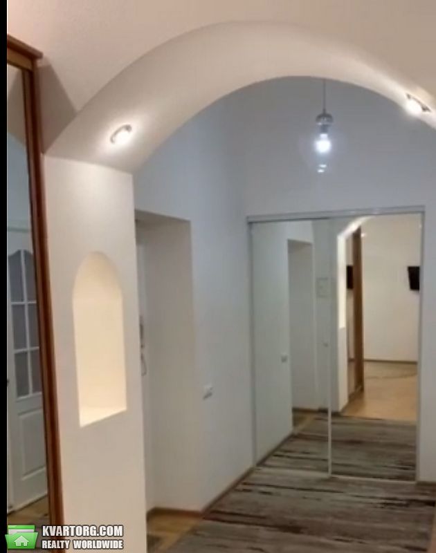 Rent out 2-room apartment. Киев,  Владимирская — photo 1
