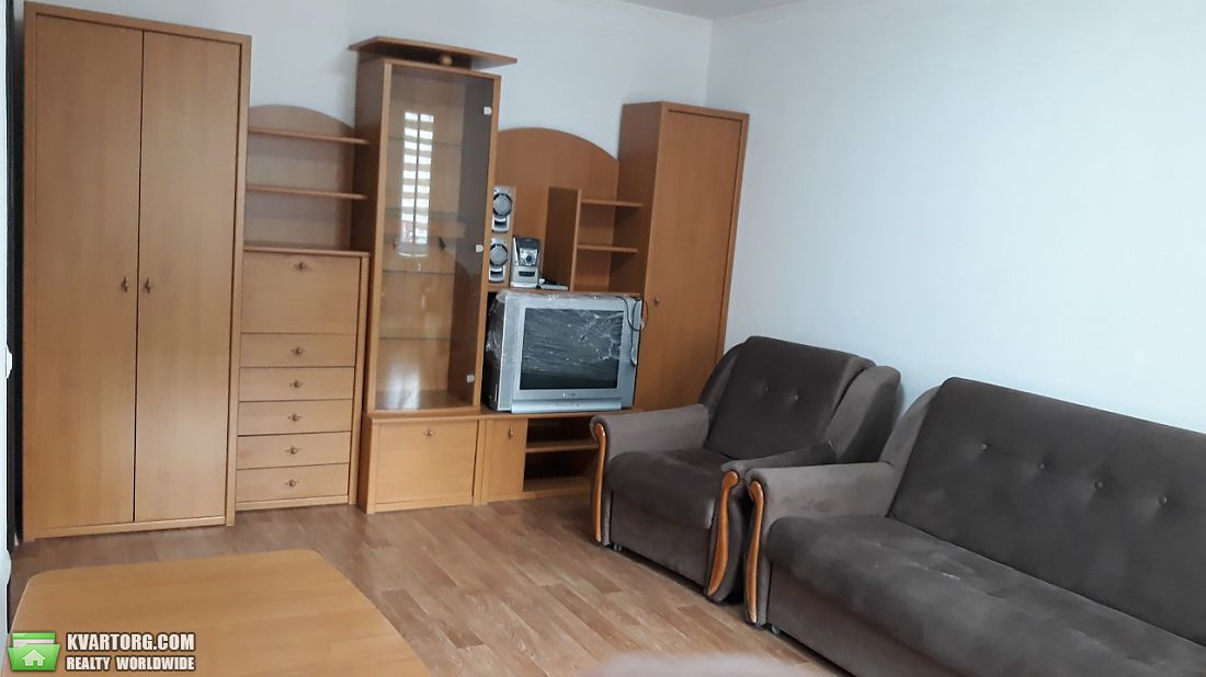 Rent out 2-room apartment. Киев,  Гмыри — photo 4