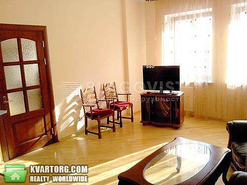 Rent out 2-room apartment. Киев,  Жилянская — photo 1