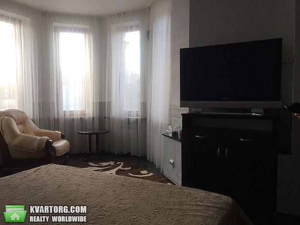 Rent out 3-room apartment. Киев,  Крещатик — photo 3