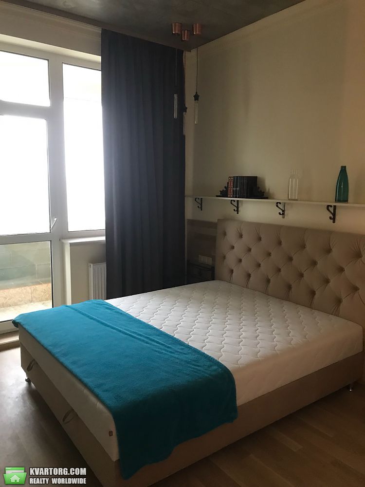Rent out 2-room apartment. Киев,  Саксаганского — photo 1