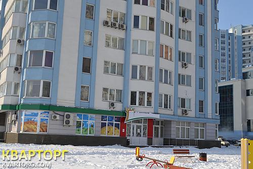 Sell shop. Киев, Днепровская набережная — photo 3