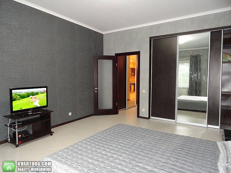 Rent out 2-room apartment. Одесса,  Ясная — photo 1