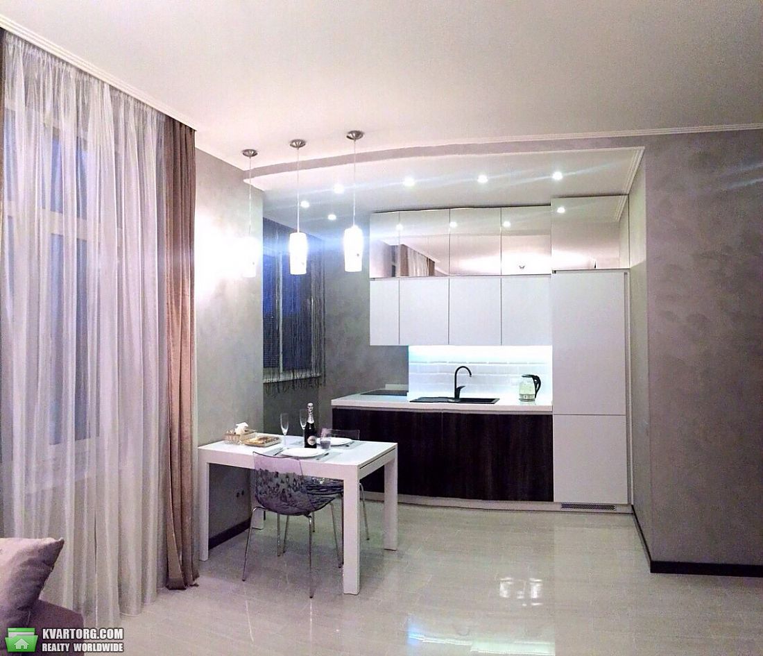 Rent out 2-room apartment. Киев,  Драгомирова — photo 1