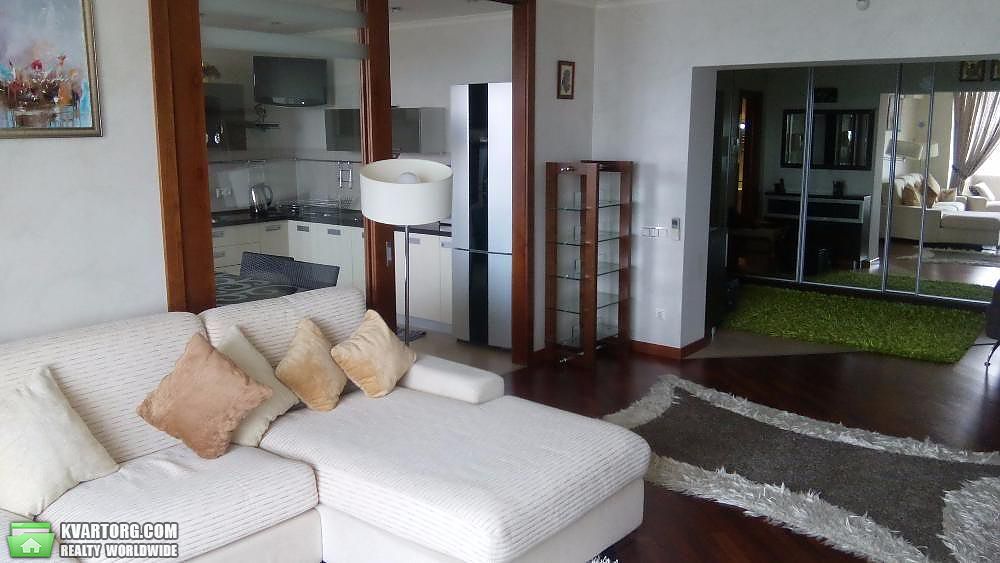 Rent out 3-room apartment. Киев,  Салютная — photo 2