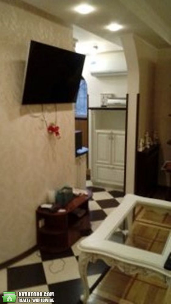 Rent out 2-room apartment. Киев, Краснопольская — photo 1