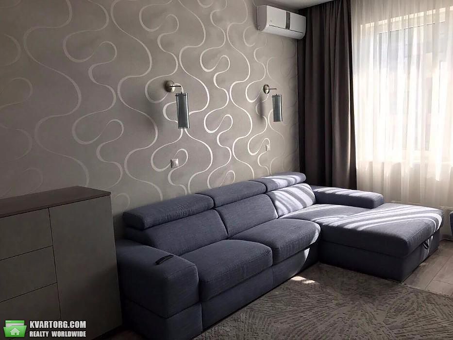 Rent out 2-room apartment. Киев, деловая — photo 3