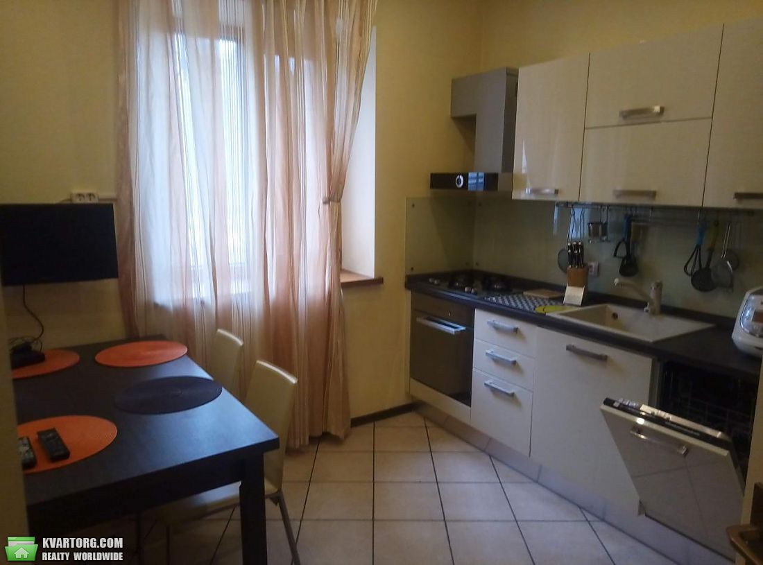 Rent out 2-room apartment. Киев,  Мазепы — photo 3