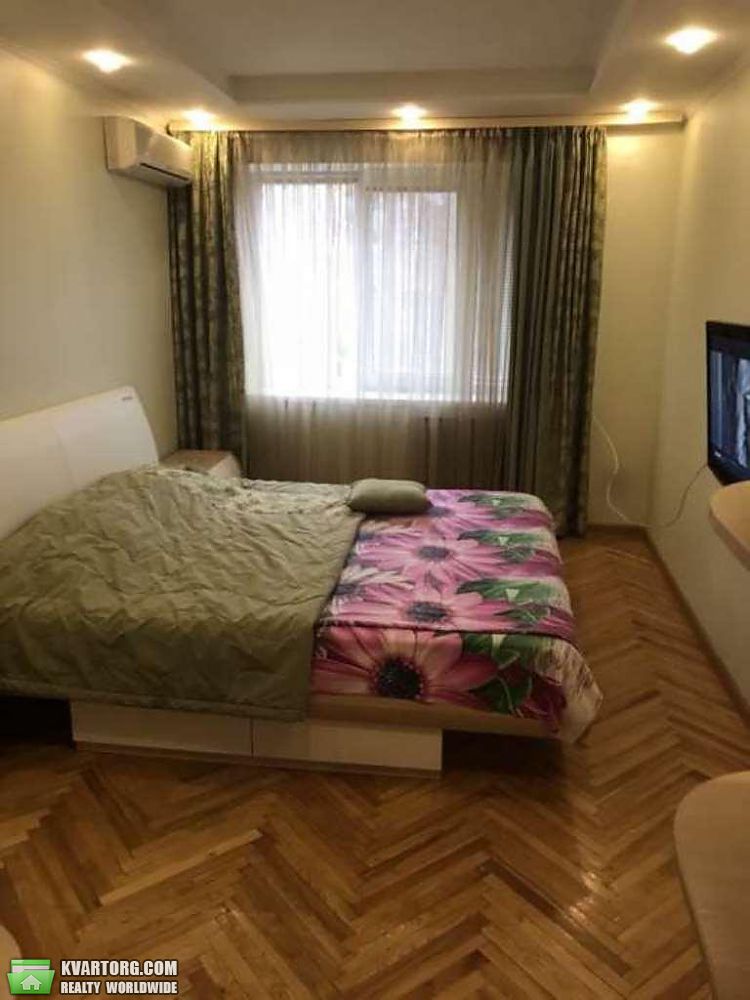 Rent out 2-room apartment. Киев,  Богомольца — photo 3