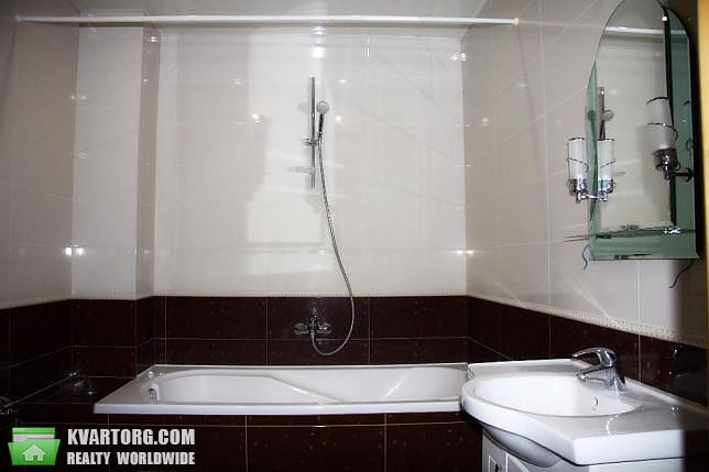 Rent out 2-room apartment. Киев,  Героев Обороны — photo 8