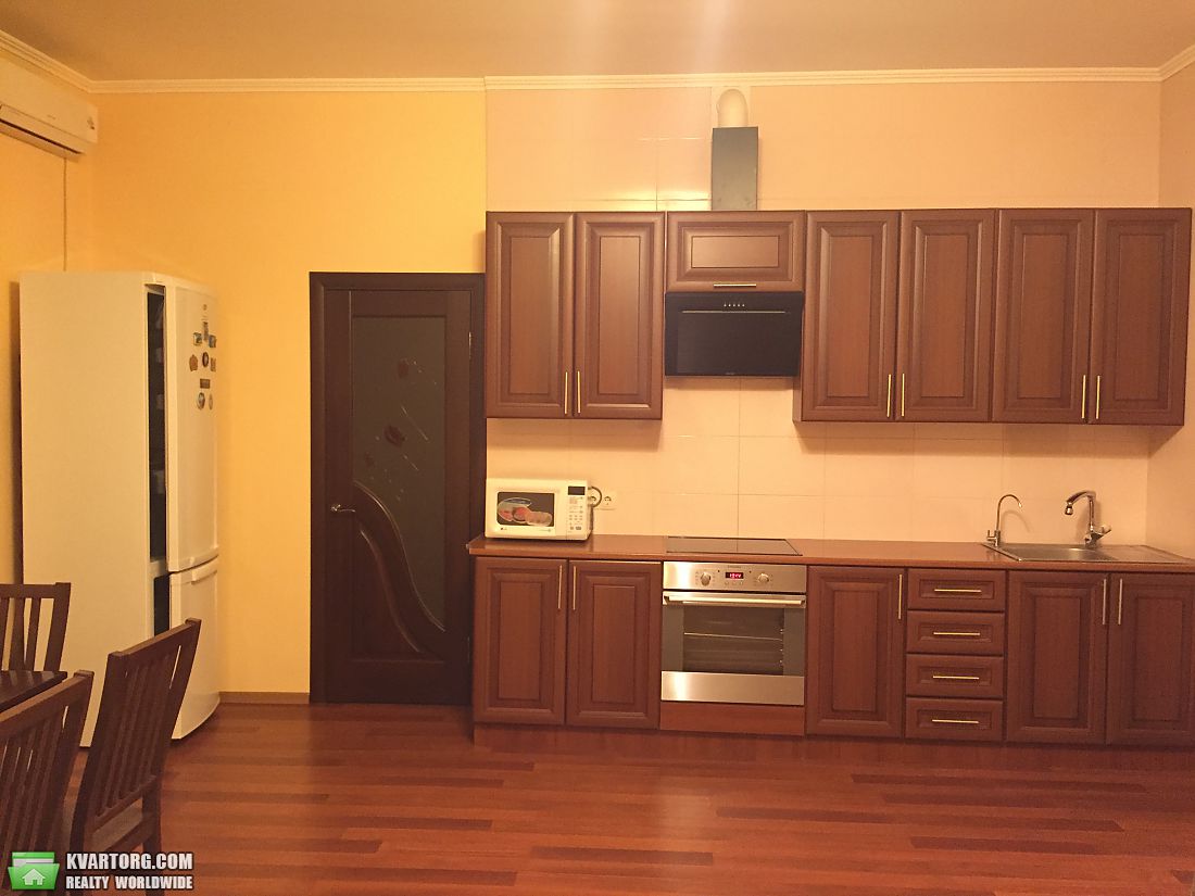 Rent out 2-room apartment. Киев,  Щорса — photo 1