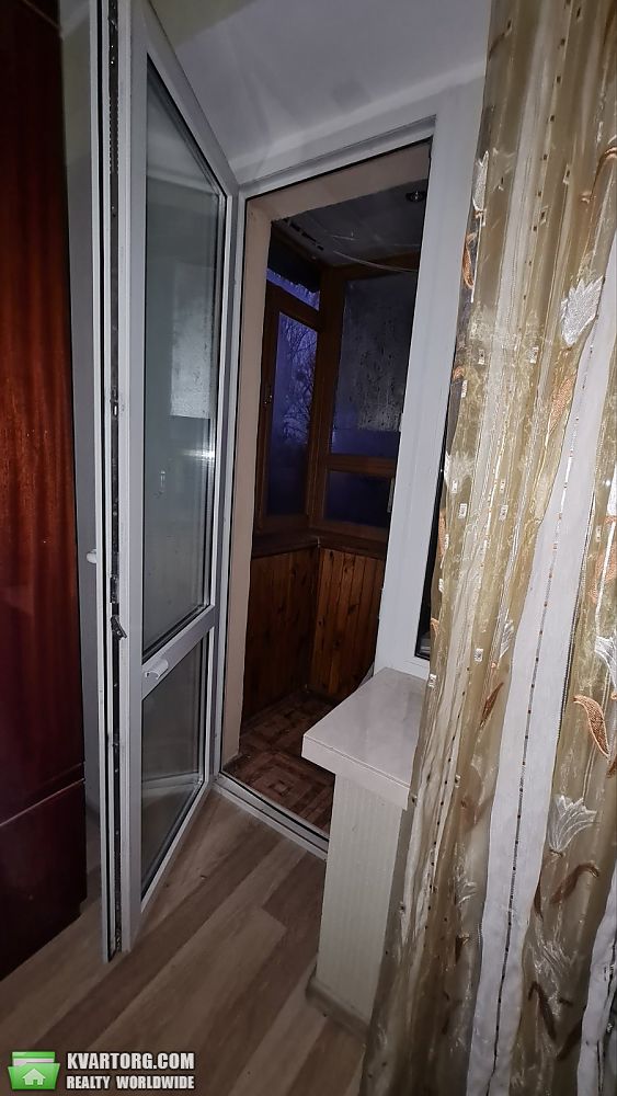 Rent out 2-room apartment. Киев, Салютная — photo 10