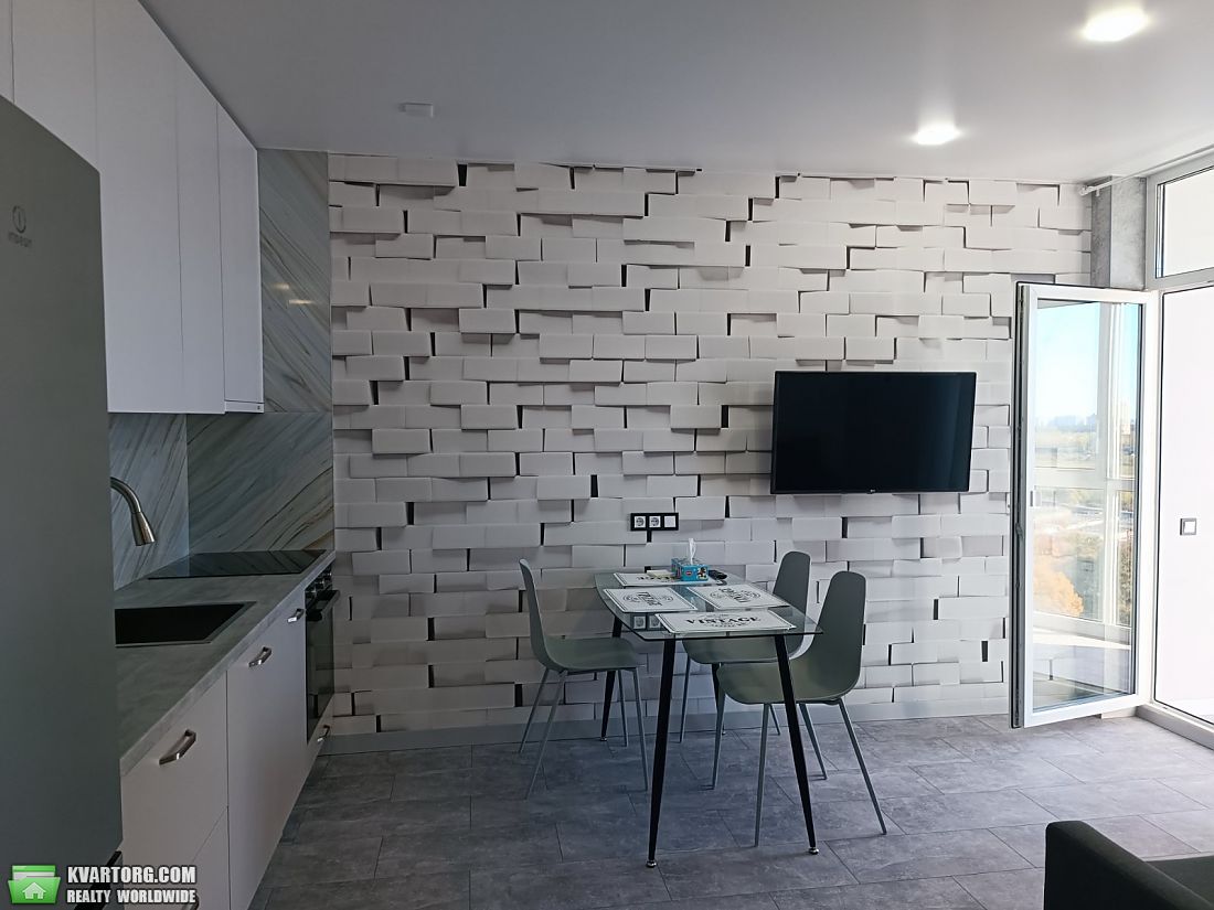 Rent out 1-room apartment. Киев, Салютная ул. — photo 2