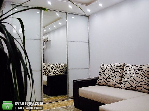 Rent out 3-room apartment. Киев,  Почайнинская — photo 7
