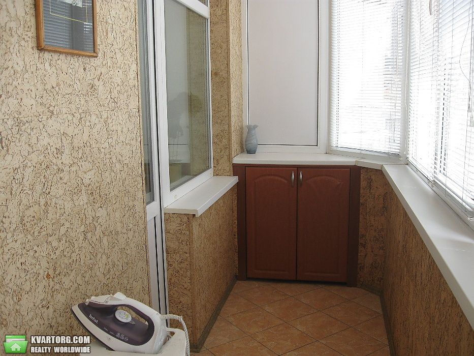 Rent out 2-room apartment. Киев,  Павловская — photo 8