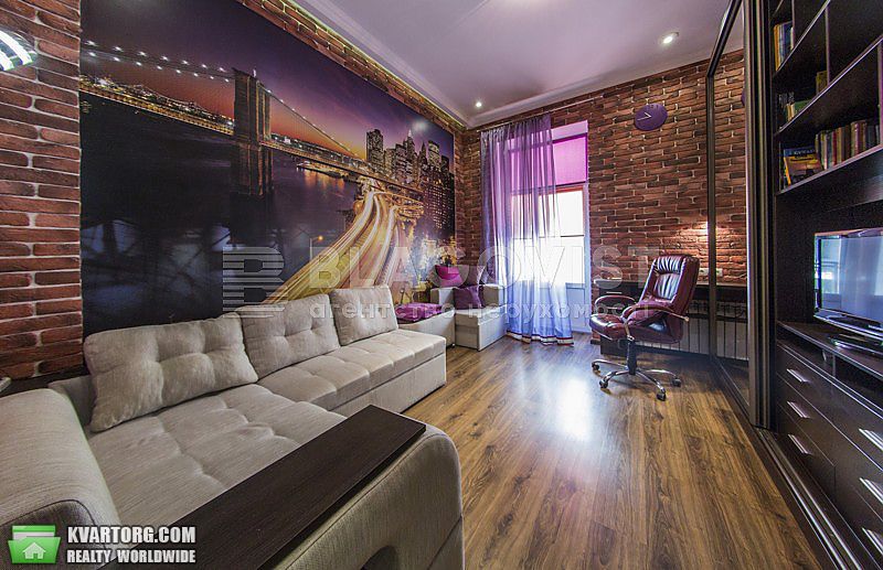 Rent out 1-room apartment. Киев,  Франко — photo 1