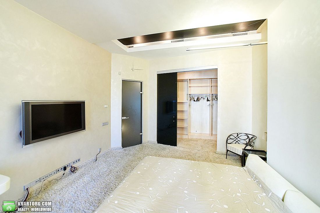 Rent out 4-room apartment. Киев,  Паньковская — photo 8