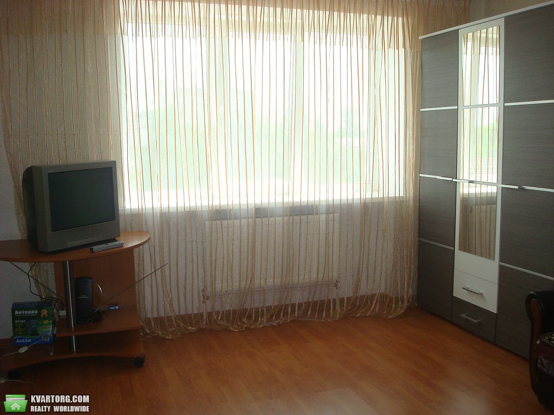 Rent out 3-room apartment. Киевская обл.,  Заводская — photo 3