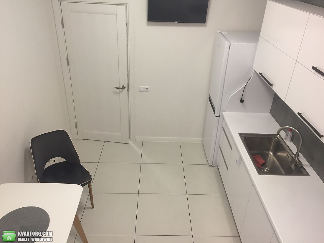 Rent out 1-room apartment. Киев,  Саперное поле — photo 4