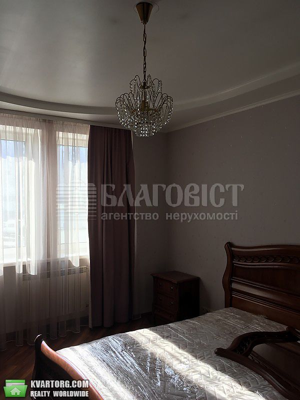 Rent out 2-room apartment. Киев,  Бажана — photo 1