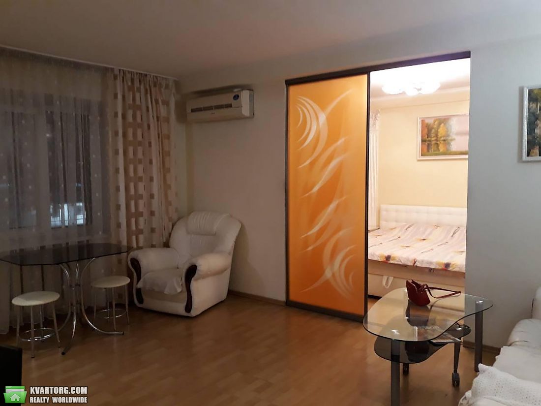 Rent out 2-room apartment. Киев,  Большая Васильковская — photo 2