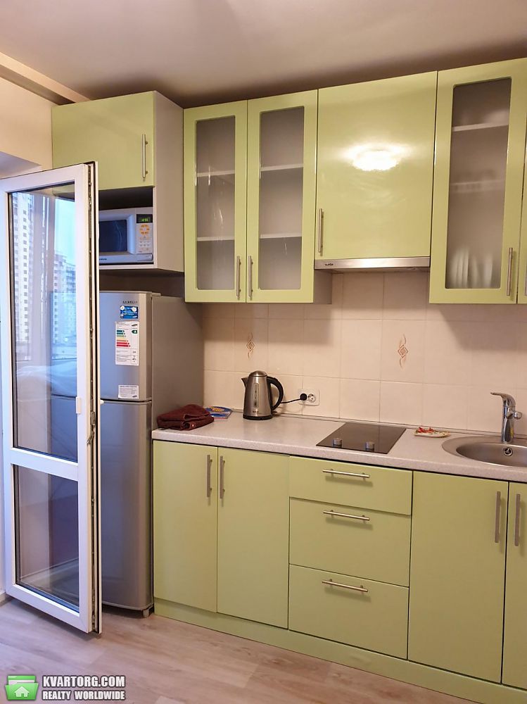 Rent out 2-room apartment. Киев,  Черновола — photo 3