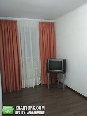 Rent out 2-room apartment. Киев,  Малокитаевская — photo 2