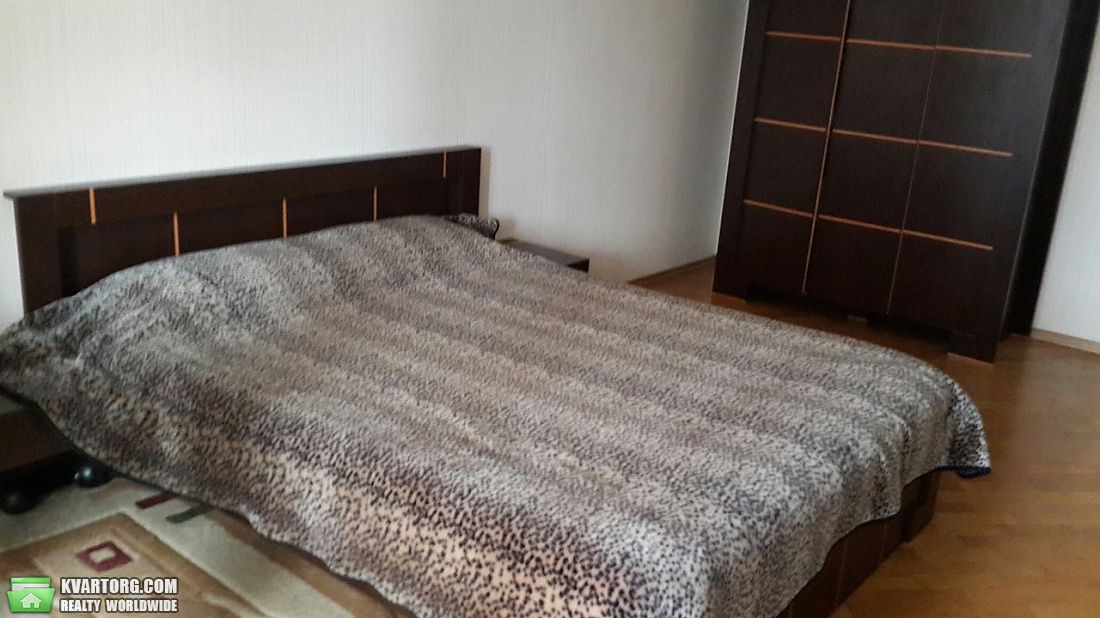 Rent out 2-room apartment. Киев,  Львовская — photo 1