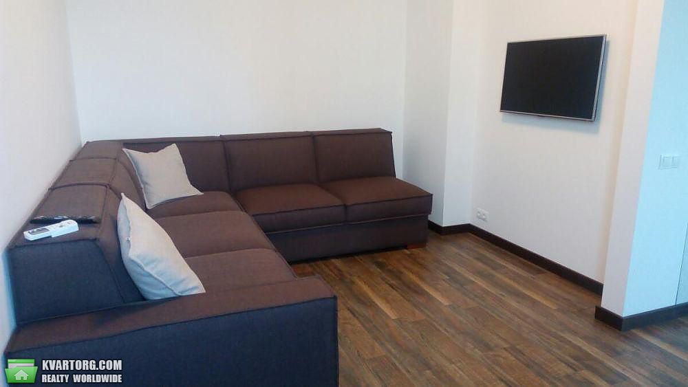 Rent out 2-room apartment. Киев,  Щорса — photo 1